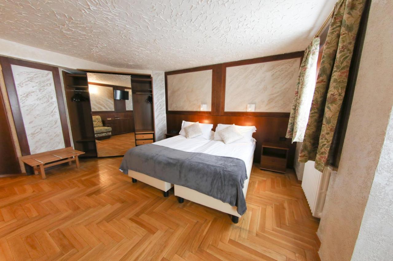 Hotel Sporting Бройл-Червиня Екстериор снимка