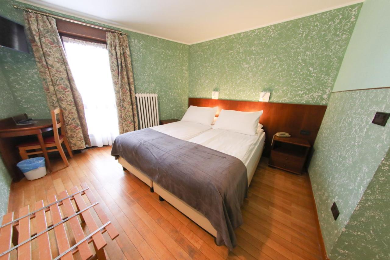 Hotel Sporting Бройл-Червиня Екстериор снимка