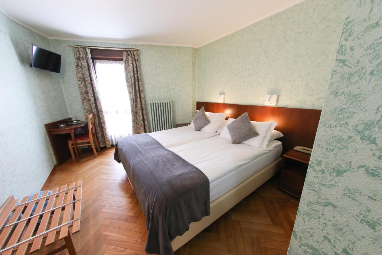 Hotel Sporting Бройл-Червиня Екстериор снимка