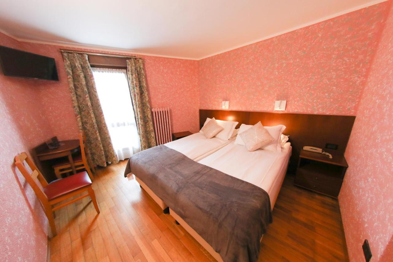 Hotel Sporting Бройл-Червиня Екстериор снимка