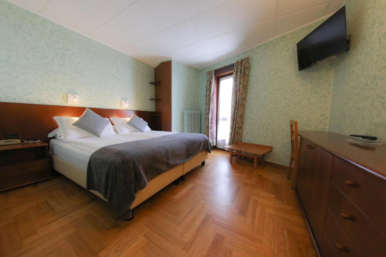 Hotel Sporting Бройл-Червиня Екстериор снимка