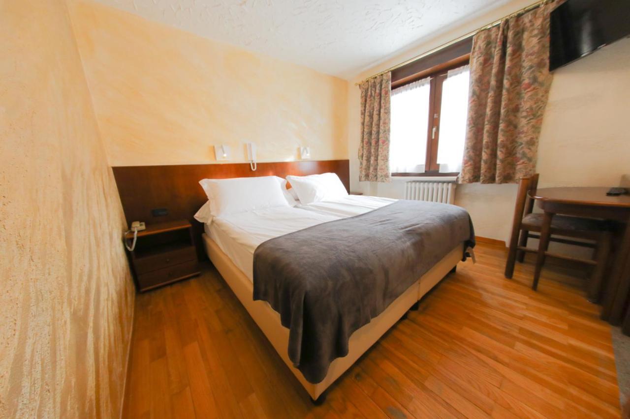 Hotel Sporting Бройл-Червиня Екстериор снимка