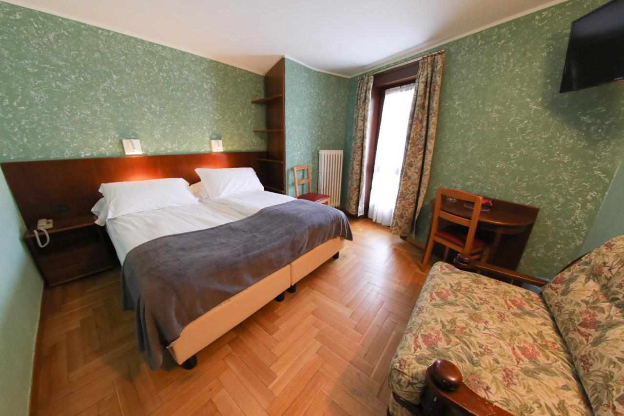 Hotel Sporting Бройл-Червиня Екстериор снимка