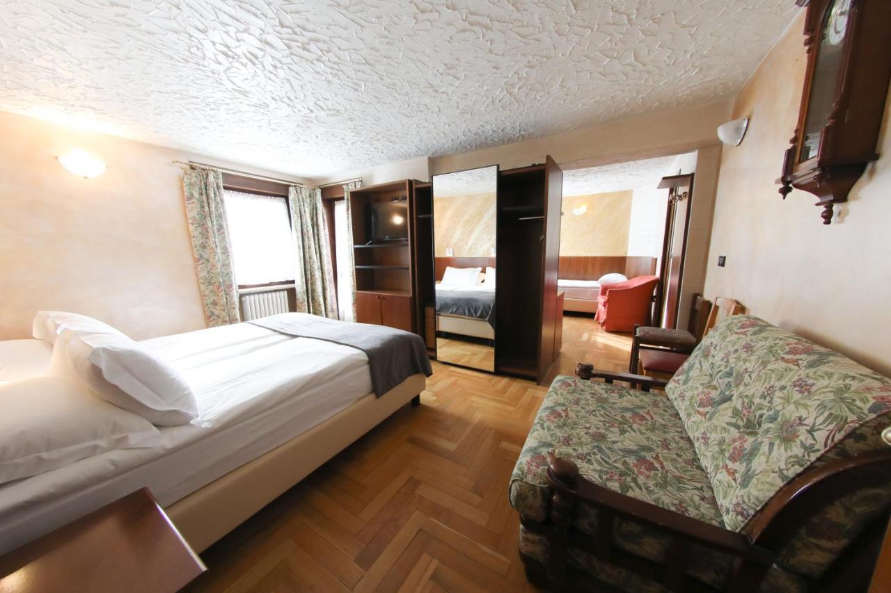 Hotel Sporting Бройл-Червиня Екстериор снимка