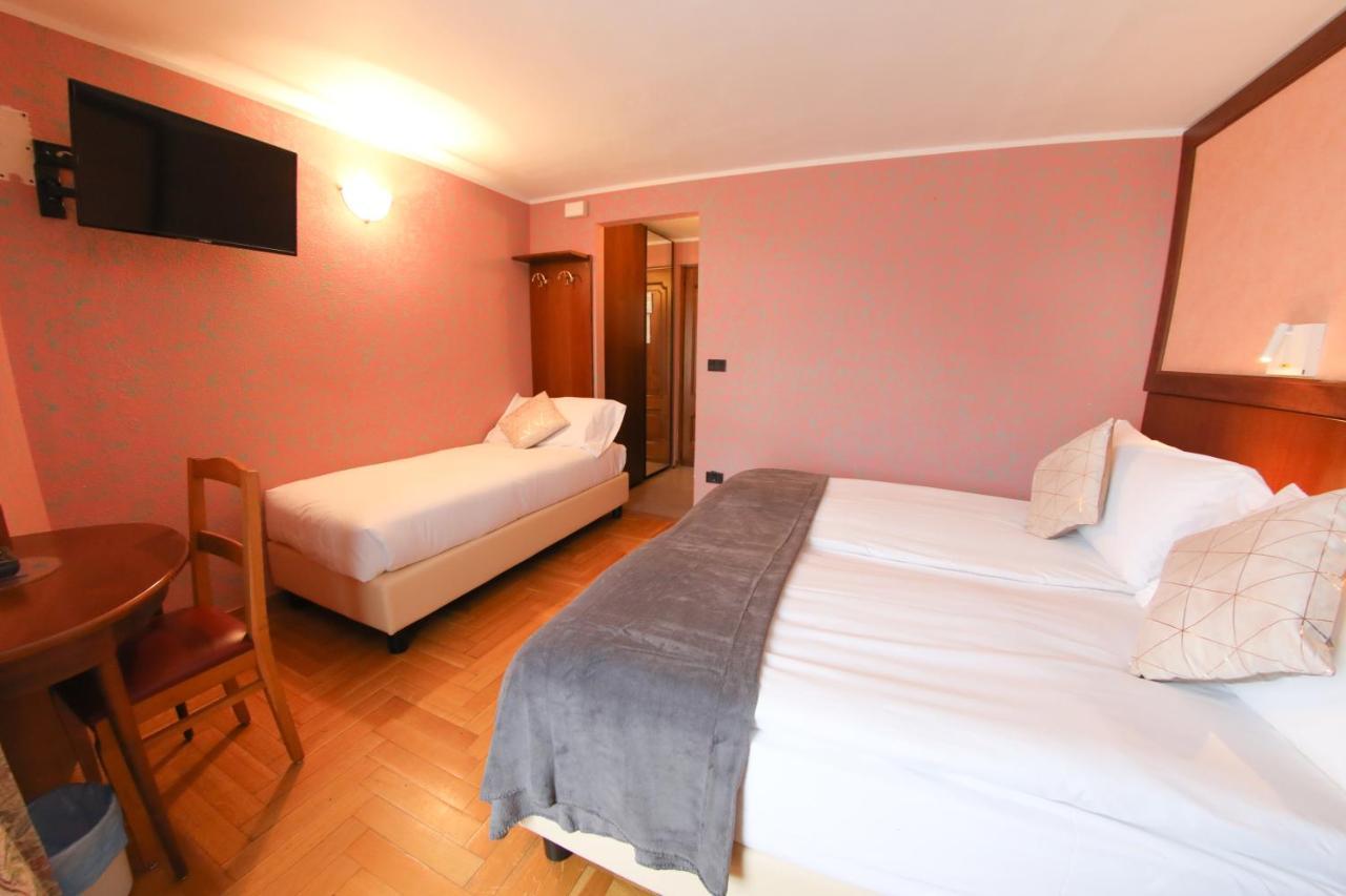 Hotel Sporting Бройл-Червиня Екстериор снимка