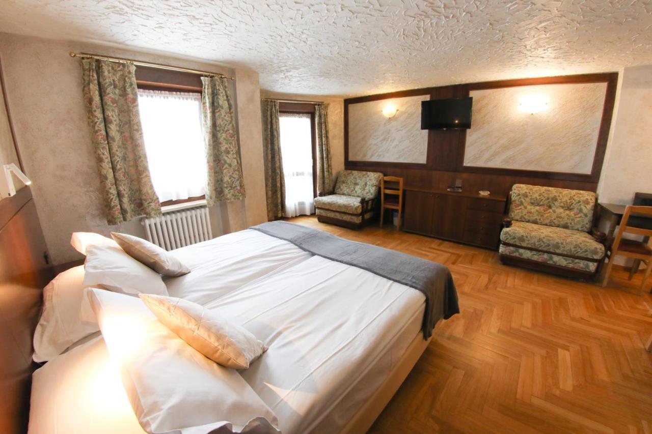 Hotel Sporting Бройл-Червиня Екстериор снимка