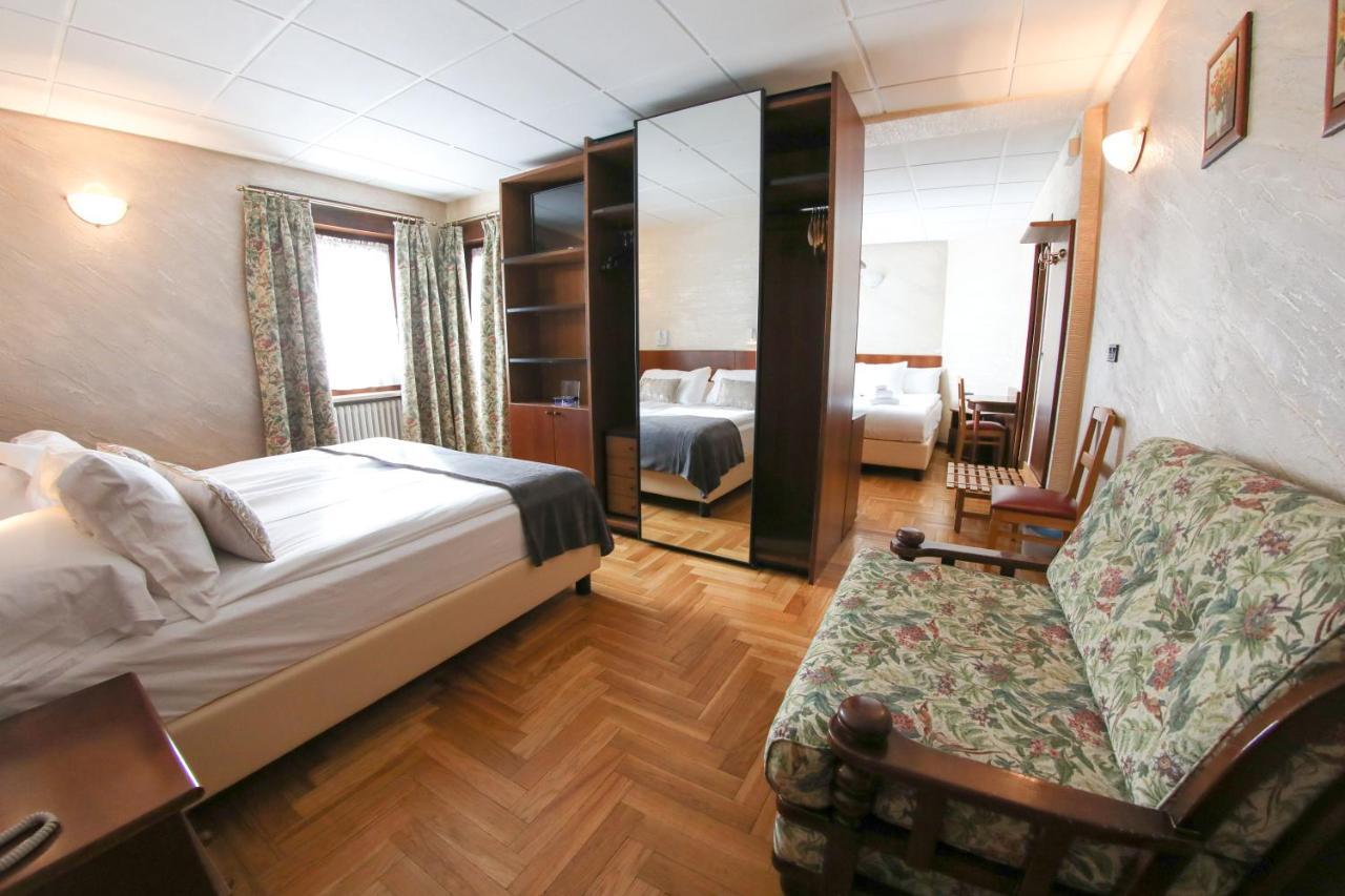 Hotel Sporting Бройл-Червиня Екстериор снимка